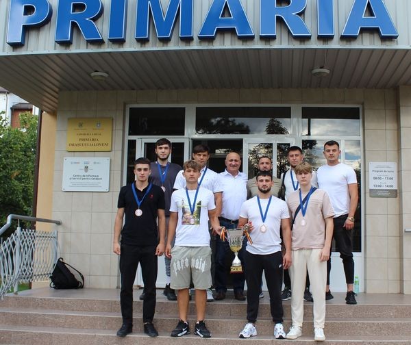 Primăria  orașului Ialoveni susține activitățile tinerilor din localitate în diverse domenii, inclusiv în dezvoltarea și promovarea sportului