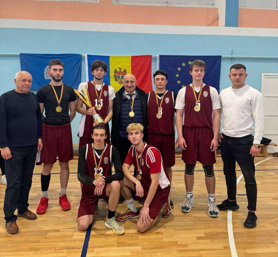 IALOVENI LA ÎNĂLȚIME!