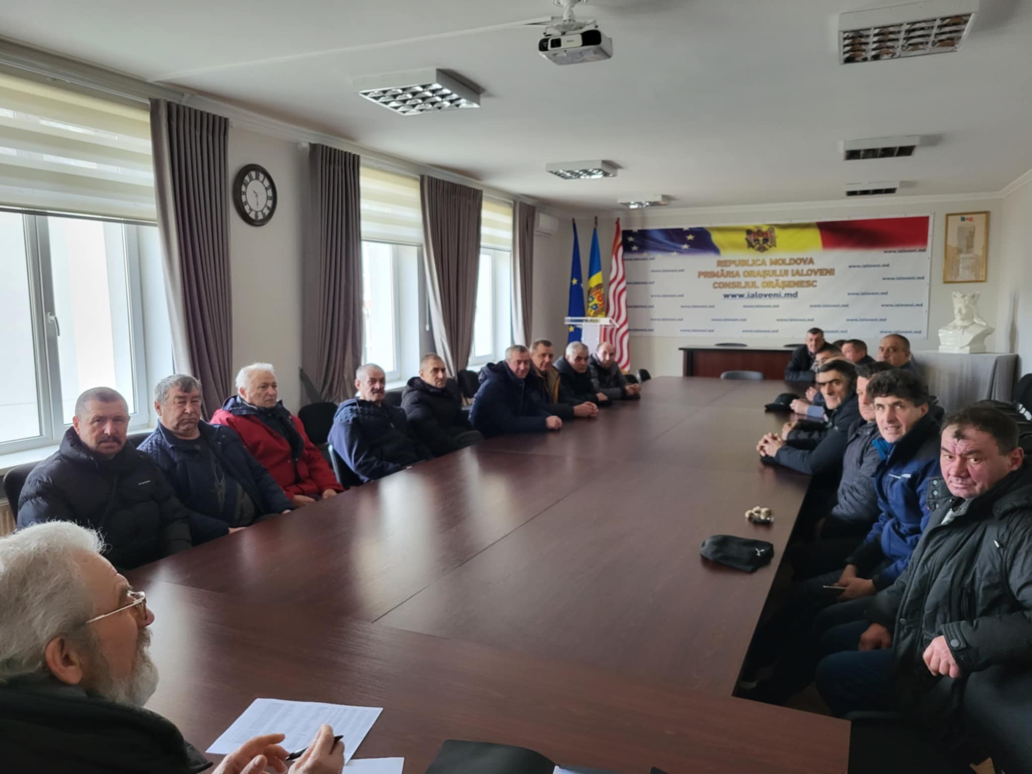 Astăzi, 2 februarie 2025, Primarul orașului Ialoveni, dl Sergiu ARMAȘU, a avut o întrevedere cu veteranii de război