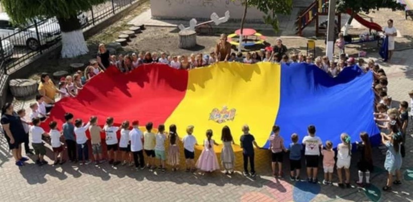 27 aprilie - Ziua Drapelului Republicii Moldova, simbolul oficial major al suveranităţii şi independenţei Republicii Moldova.