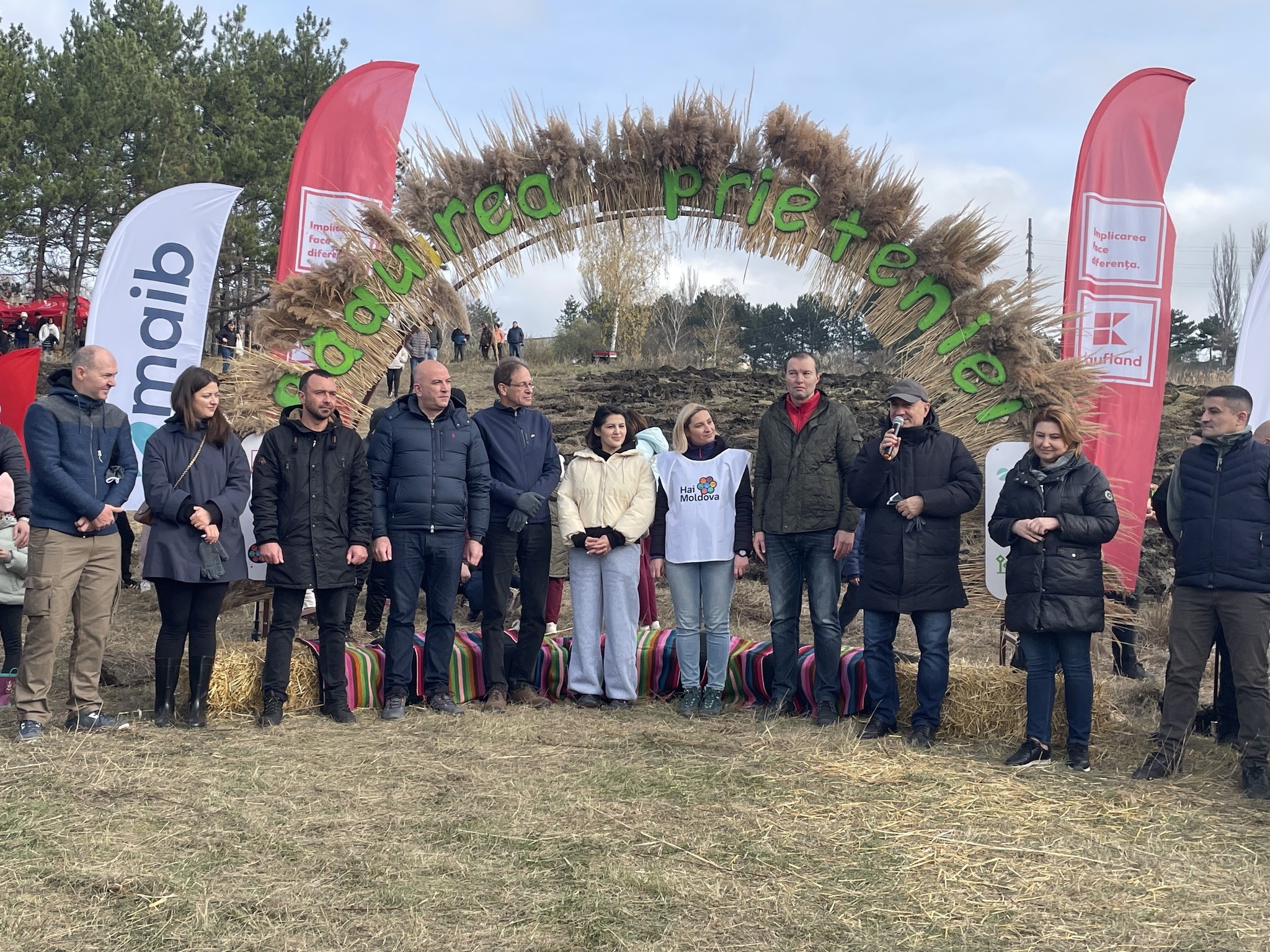 𝐂𝐚𝐦𝐩𝐚𝐧𝐢𝐚 𝐝𝐞 𝐢̂𝐦𝐩𝐚̆𝐝𝐮𝐫𝐢𝐫𝐞 𝐮𝐧𝐞𝐬̦𝐭𝐞 𝐜𝐨𝐦𝐮𝐧𝐢𝐭𝐚𝐭𝐞𝐚 𝐥𝐚 𝐈𝐚𝐥𝐨𝐯𝐞𝐧𝐢