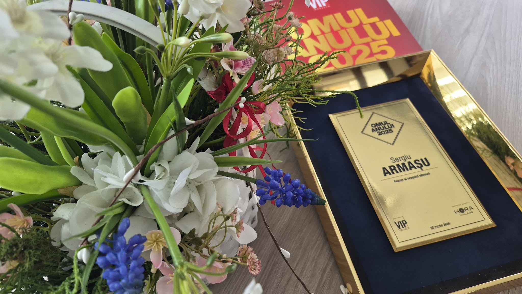 Trofeu dedicat echipei Primăriei