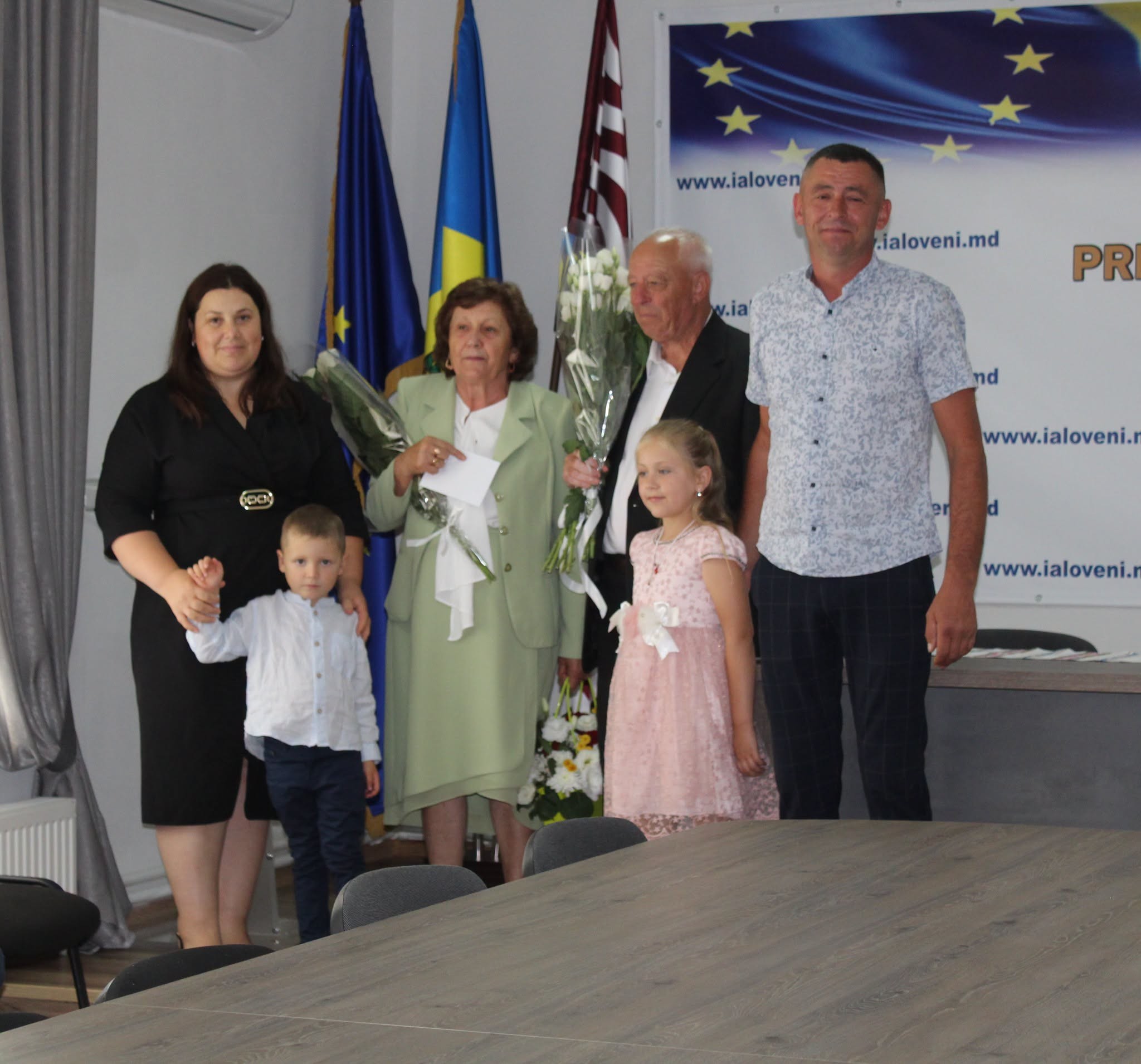 FELICITARE Colectivul Primăriei Ialoveni felicită soții CONSTANTIN și ANNA SANDUȚA cu evenimentul de familie ”nunta de aur”.