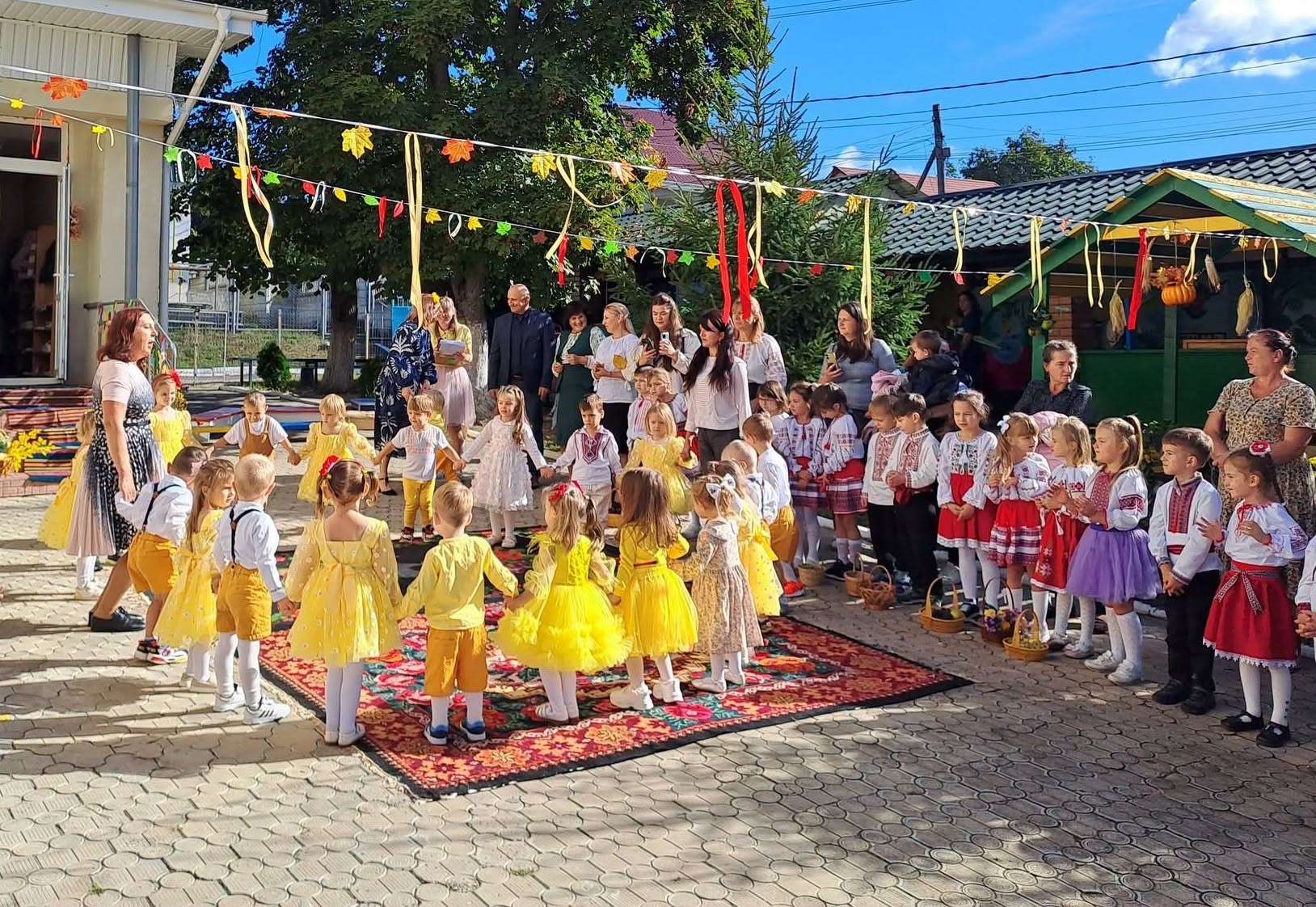 Toamna, celebrată prin culoare și imaginație la Grădinița „Lăstărel”