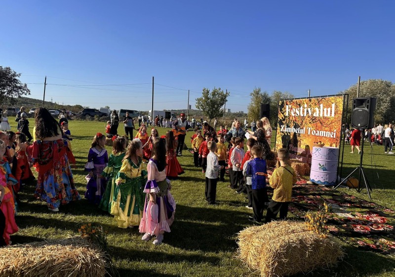 FESTIVALUL "ZAMBETUL TOAMNA", ediția a II, sărbătorit în mijlocul naturii, a fost organizat de colectivul Grădiniței "Regina Maria"