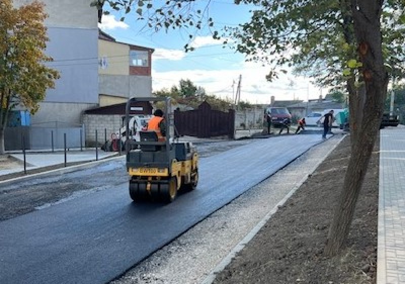 Orașul Ialoveni, reparația drumului pe str. Moldova 3