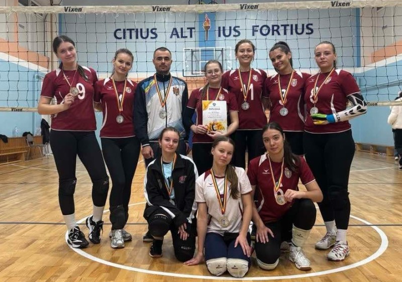 La competițiile raionale de volei femenin printre senoare, ediția 2024