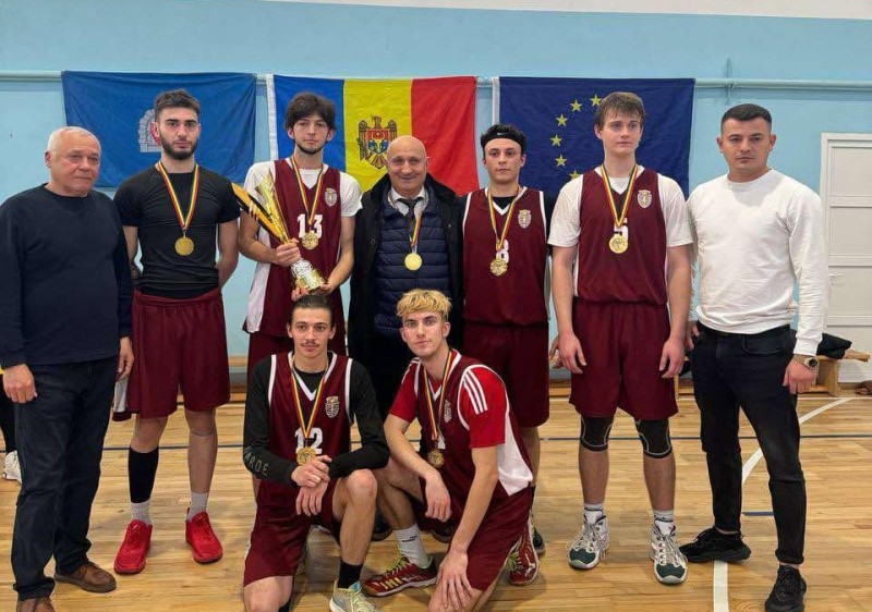 IALOVENI LA ÎNĂLȚIME!