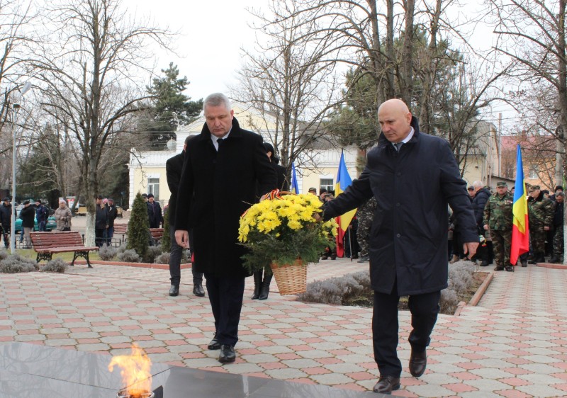 Stimați compatrioți