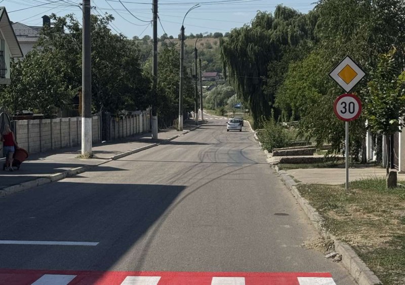 Noi indicatoare rutiere pentru un trafic mai sigur în orașul Ialoveni
