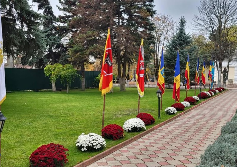 Dragi ialoveneni de pretutindeni și stimați prieteni ai orașului Ialoveni,