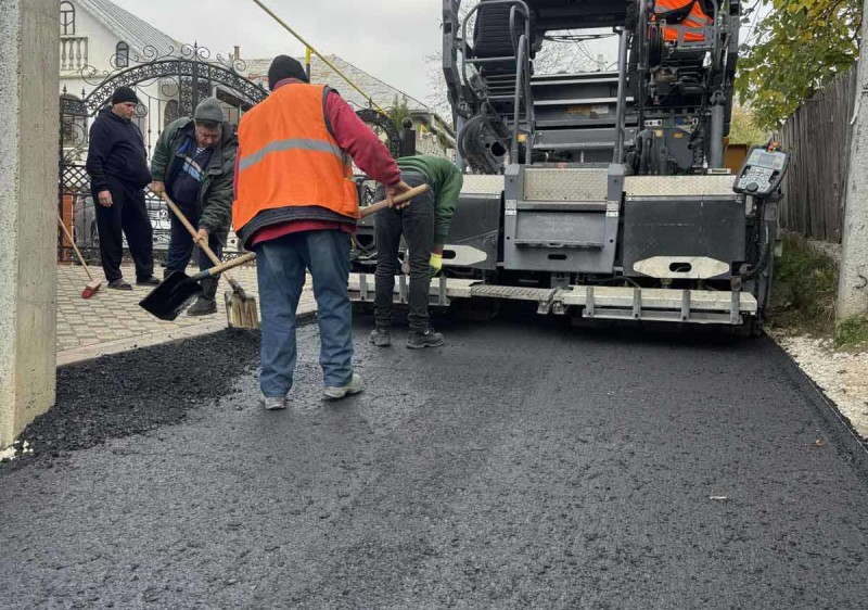 Primăria orașului Ialoveni anunță finalizarea lucrărilor de reparație a străzii Florilor.