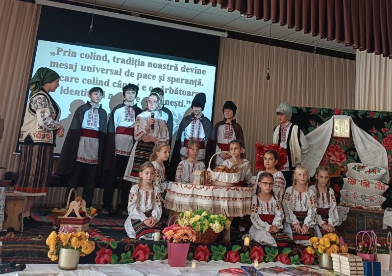 Tradițiile de iarnă, promovate prin colind și program artistic la L.T. „Petre Ștefănucă”, orașul Ialoveni