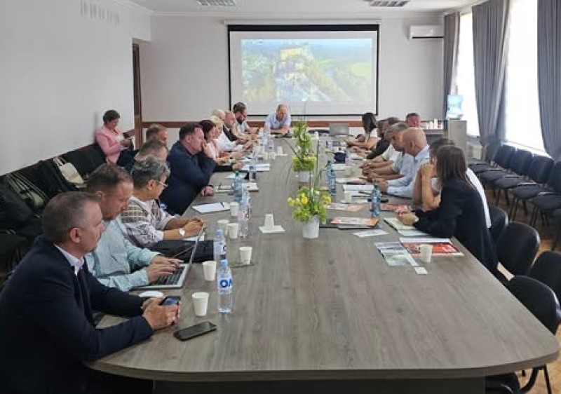 𝐏𝐫𝐢𝐦𝐚̆𝐫𝐢𝐚 𝐨𝐫𝐚𝐬̦𝐮𝐥𝐮𝐢 𝐈𝐚𝐥𝐨𝐯𝐞𝐧𝐢 – 𝐠𝐚𝐳𝐝𝐚 𝐜𝐨𝐧𝐟𝐞𝐫𝐢𝐧𝐭̦𝐞𝐢 𝐢𝐧𝐭𝐞𝐫𝐧𝐚𝐭̦𝐢𝐨𝐧𝐚𝐥𝐞 𝐝𝐞𝐝𝐢𝐜𝐚𝐭𝐞 𝐝𝐞𝐳𝐯𝐨𝐥𝐭𝐚̆𝐫𝐢𝐢 𝐜𝐨𝐦𝐮𝐧𝐢𝐭𝐚̆𝐭̦𝐢𝐥𝐨𝐫 𝐢𝐧𝐭𝐞𝐥𝐢𝐠𝐞𝐧𝐭𝐞