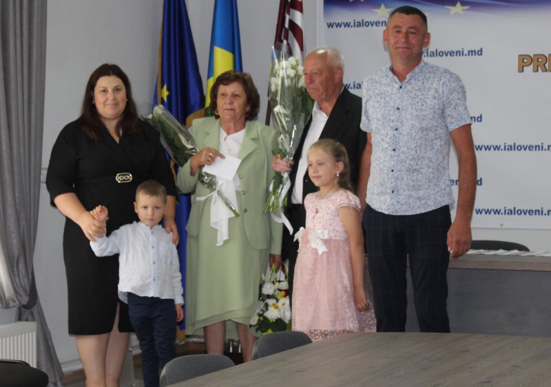 FELICITARE Colectivul Primăriei Ialoveni felicită soții CONSTANTIN și ANNA SANDUȚA cu evenimentul de familie ”nunta de aur”.