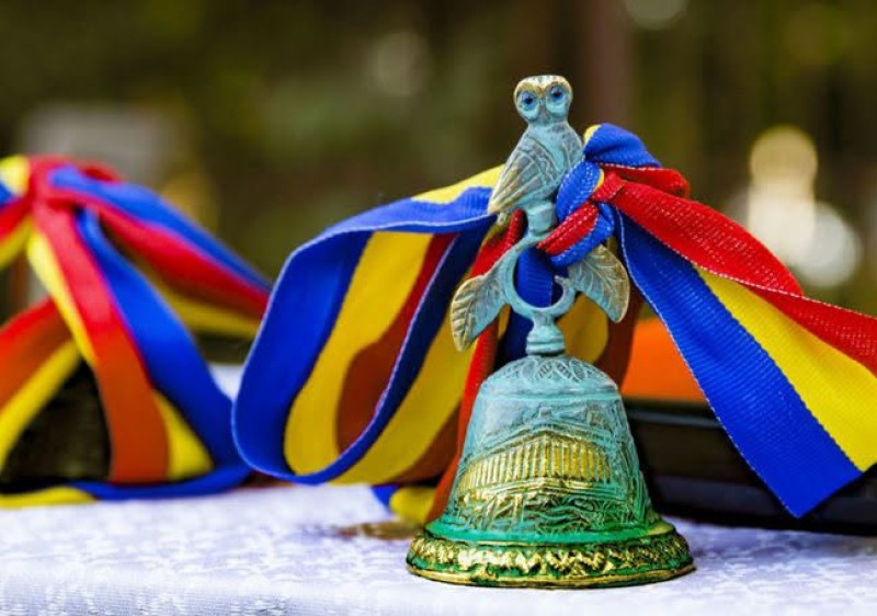 1 SEPTEMBRIE  CLOPOȚELUL CARE DESCHIDE DRUMUL SPRE VIITOR