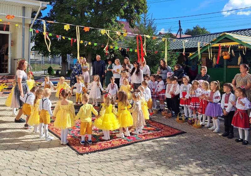 Toamna, celebrată prin culoare și imaginație la Grădinița „Lăstărel”
