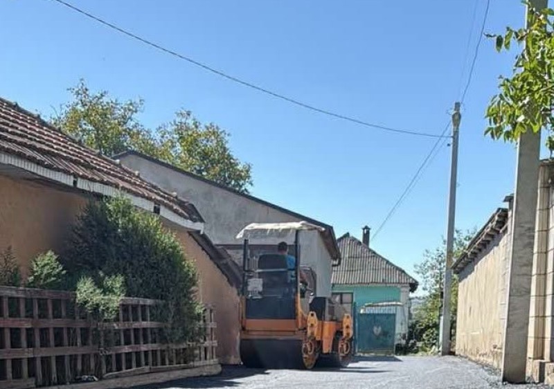 Lucrări de reabilitare a străzii Veniamin Zarzar prin asfaltare