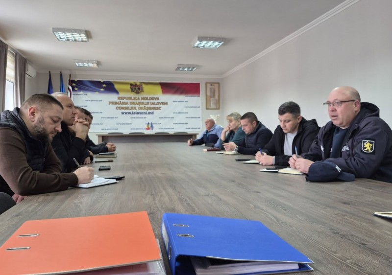 Ședință extraordinară a Comisiei locale de management al situațiilor de criză a orașului Ialoveni, convocată în legătură cu situația constatată pe strada Universului